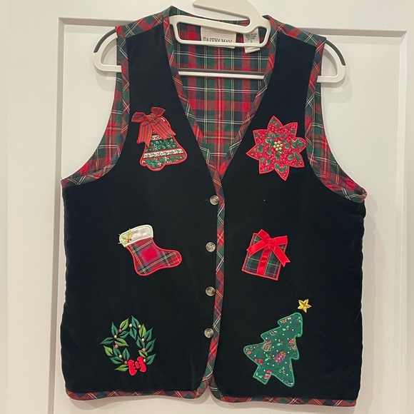 Casey & Max Tops - Holiday Plaid Vest with Festive Appliqués